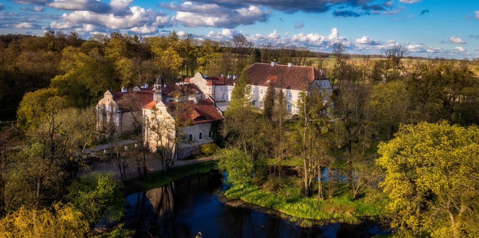 palace herrgård hotell restaurang boende lägenheter rum i Polen Mazury